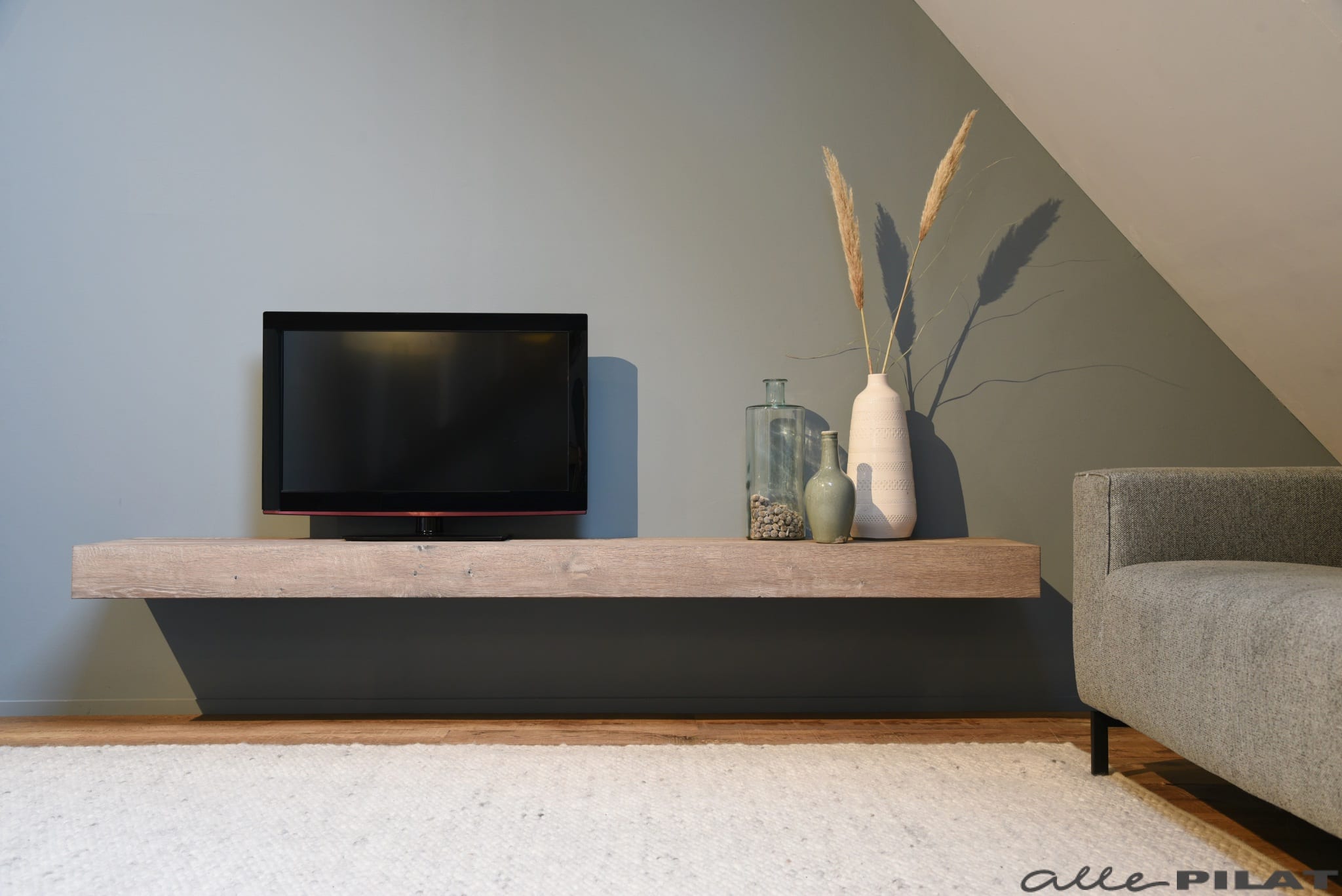 Conciërge Onderdrukken Intact Tv-meubel Plank - hangend wandmeubel eikenhout - Woonwinkel Alle Pilat